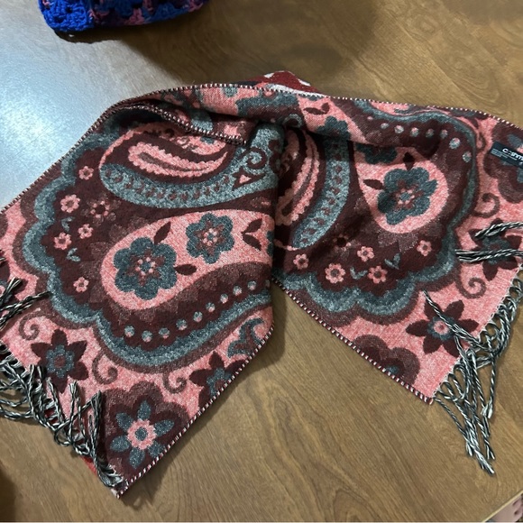 Cashmink scarf - Picture 3 of 3